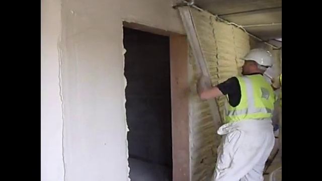 Machine Plastering UK LTD Spraying Knauf MP75