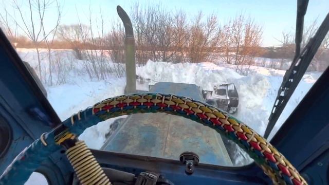 Т-40 двигаем кучи снега надвинутые бералусом