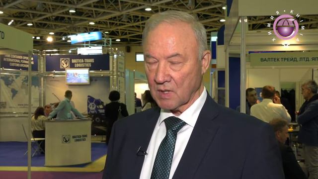 Виктор Иванов на выставке 