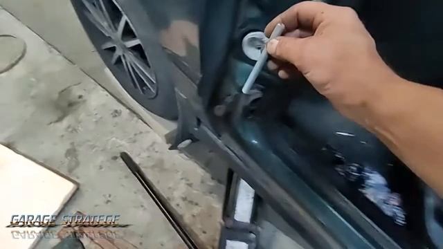 Как снять  провисшую дверь  VW GolF 3.