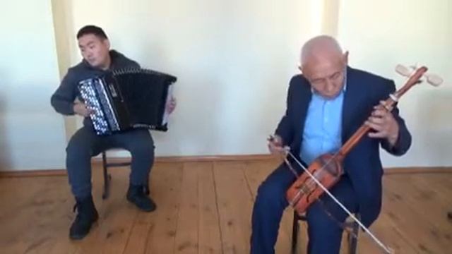 Кириллин Валерий 4 курс они баян Неустроев Василий Кырыымпа До5оруом Ыл кэлиий