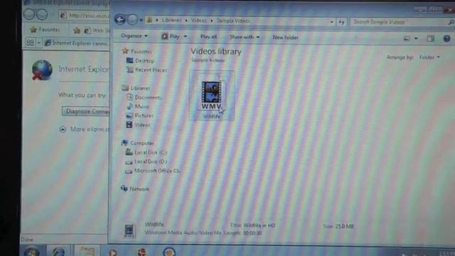 Asus Eee PC 1015B Playing HD Video At CeBIT 2011