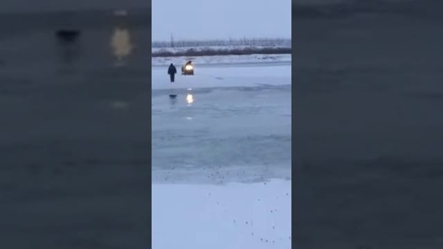 Армеец по воде с санками