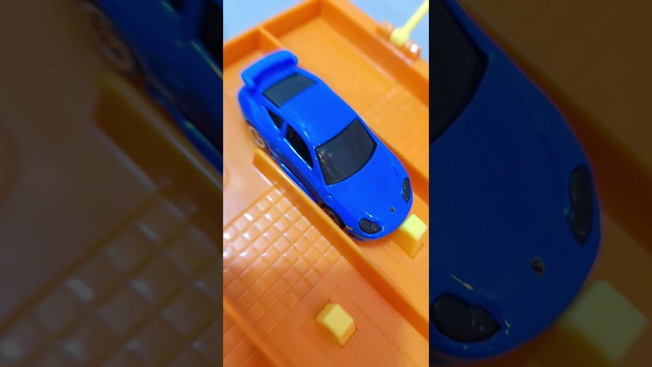 Гонка для взрослых Porsche против Ford Mustang