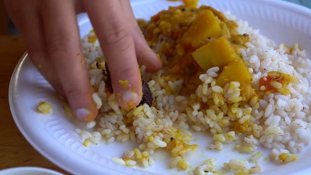 Dubai Street Food - ARABIC EGG BREAKFAST + Indian Food! GOLD MARKET And Old Dubai Street Food!