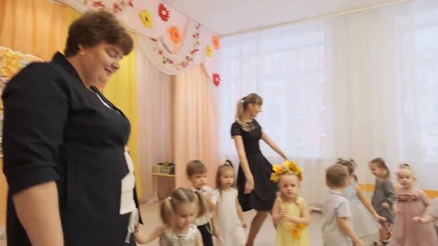 Осенний праздник в младшей группе.