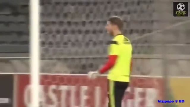 Дани Алвес на воротах после удаления и самый крутой танец футболиста