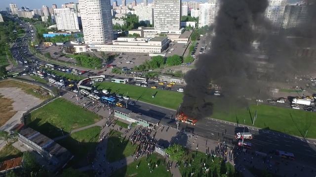 Автобус горит на ст.м. Юго-Западная