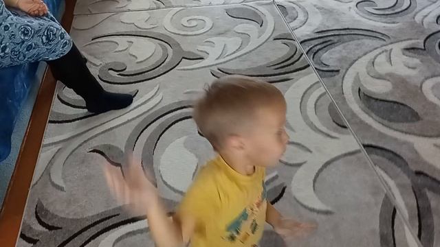 Внук Рамиль приехал к бабаю и абийке.