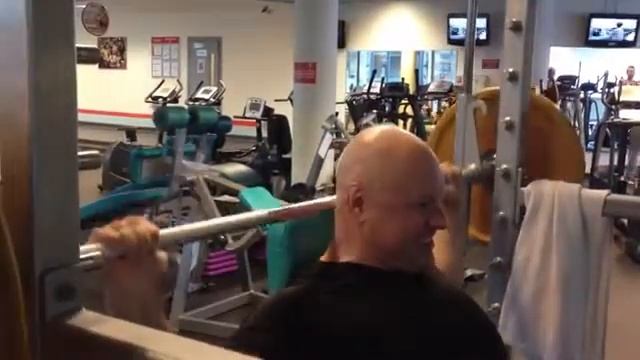 Анатолий Осипов, 67 лет. Жим из за головы, 80кг