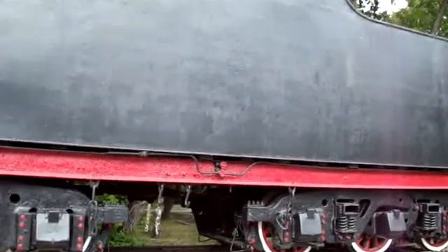 Памятник Паровоз возле ДК Железнодорожник в Тюмени