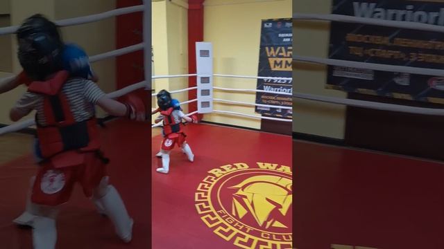 Кикбоксинг дети. Спарринг. Денис 6 лет - Иван 6 лет.
