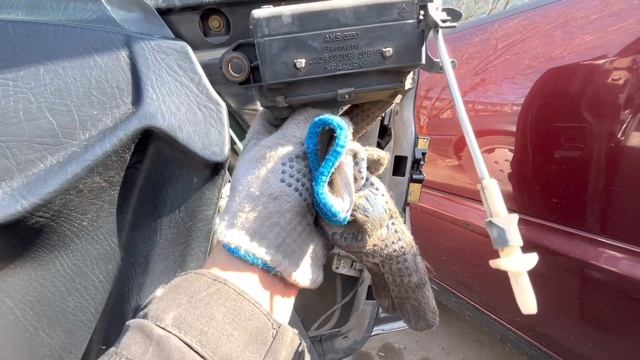 Ремонт дверей: снятие обшивки и замена ручек