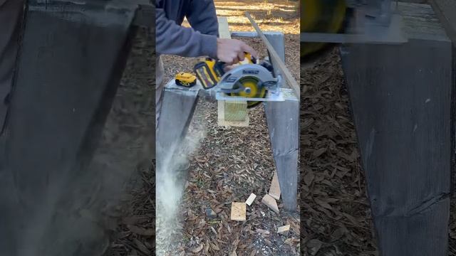 DEWALT 20-volt Brushless FLEXVOLT Advantage Circular Saw #tools #dewalt