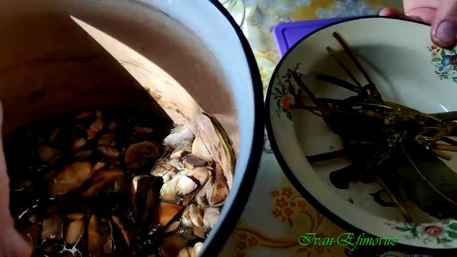 Маринованные грибы.