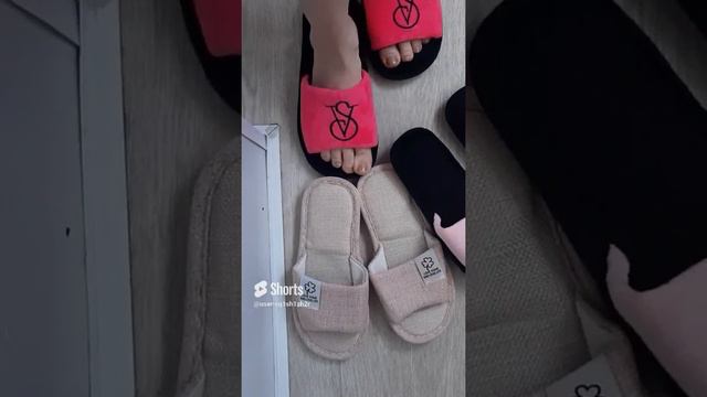 заказала домашние тапки.себе возьму чёрные с розовым .мне они больше подошли и мягкие 🤗#обувь.mp4