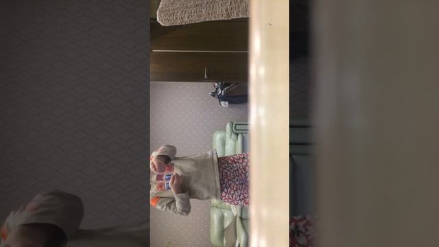 Пьяный мальчик на гироскутер