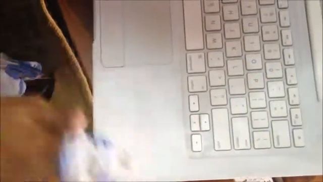 How To Clean A White Apple Macbook