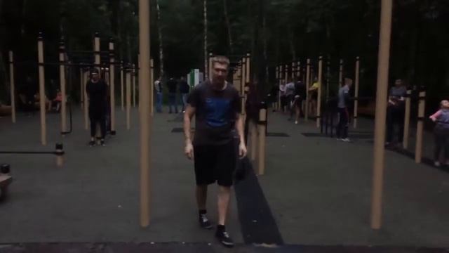 Подсмотрели на девочек. Подкачались на турниках.