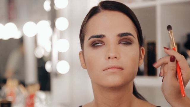 коричневый смоки айс, натуральный макияж.