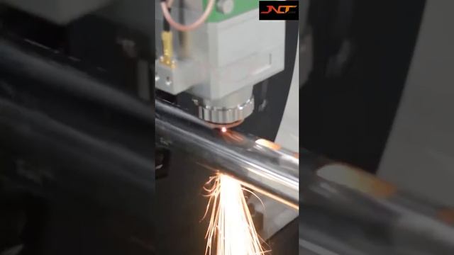 1000W Fiber Laser Cutting Machine With Tube Cutter Cutting 1mm Stainless Steel Round Tube.