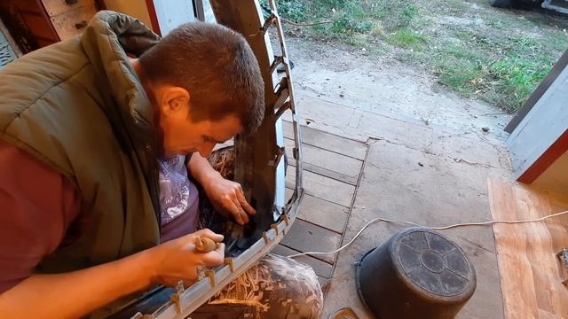 Оладьи с клубникой и йогуртовым топпингом