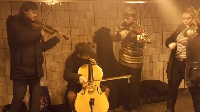 Концерт в метро!   The Concert In The Subway! Чать 1