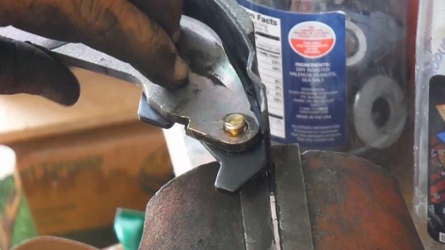 2005 Toyota Matrix Rear Brake Shoe Replacement (Drum Brakes)