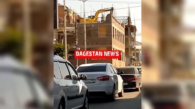 В Хасавюрте Эксковатор как-то оказался на 3 этаже