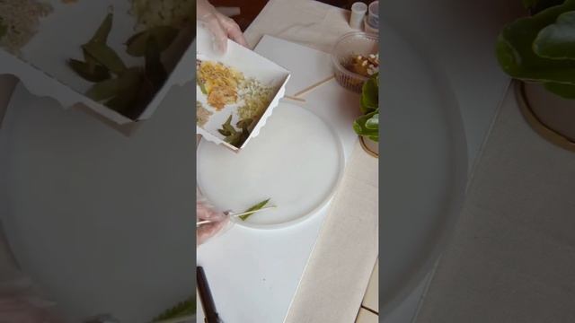 Поднос из сухоцветов и эпоксидной смолой ?