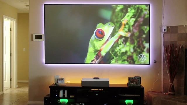 VAVA UST Projector On XYSCREEN 100 Inch ALR PET Crystal Projector Screen
