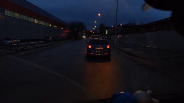 Мне кажется на эту камеру можно снимать фильмы (детализация фар впереди)