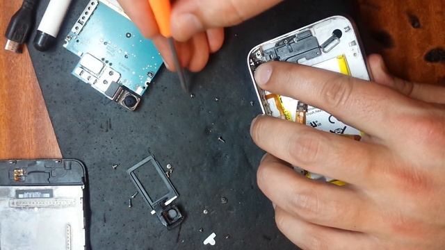 Apple IPhone 3GS-3G  замена шлейфа