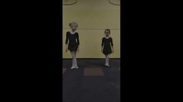 Уроки балета для детей.Мл.и ср. группы.продолжение.Партер