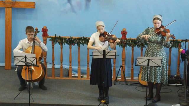 Рождственская мелодия   молодежный оркестр Се Верная Церковь ОЦХВЕ г  Волгоград