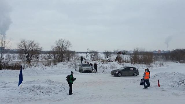Subaru Vs Subaru On Ice. Субару на льду.