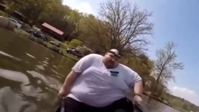 Мужик пошёл в ананас