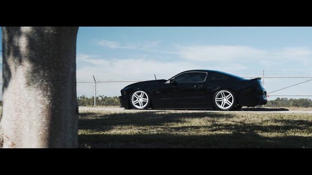 Ford Mustang S197 Bagged | Velgen Wheels Split5 Satin Silver | 20
