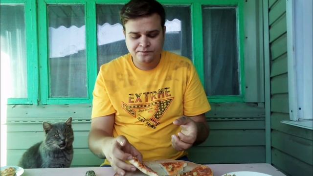 САМАЯ ДЕШЁВАЯ ПИЦЦА ЗА 68 РУБЛЕЙ  КРАСНАЯ ЦЕНА  СТОИТ ЛИ БРАТЬ?