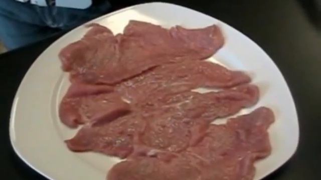 Veal Scallopini With Pea Coulis & Asparagus