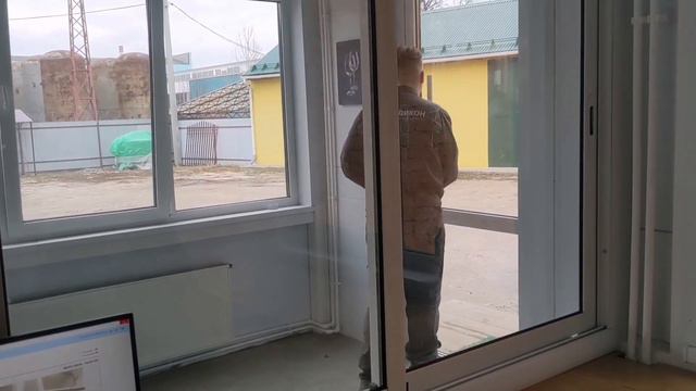 Установили турникет на проходной предприятия.