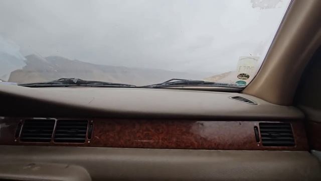 An act of humanity: sheltering a lonely woman and her daughter in heavy rain ?