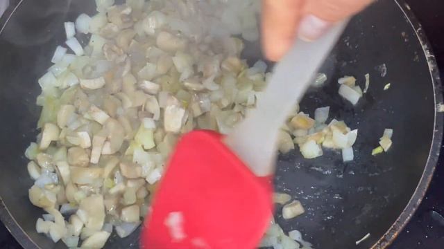 ФАРШИРОВАННЫЕ ШАМПИНЬОНЫ С СЫРОМ