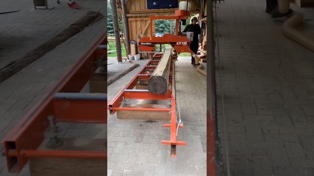 Woodmizer LT15 Classic With SW10 Cutting A 5,5 M Long Spruce For Some Beams Of 10x20 Cm.