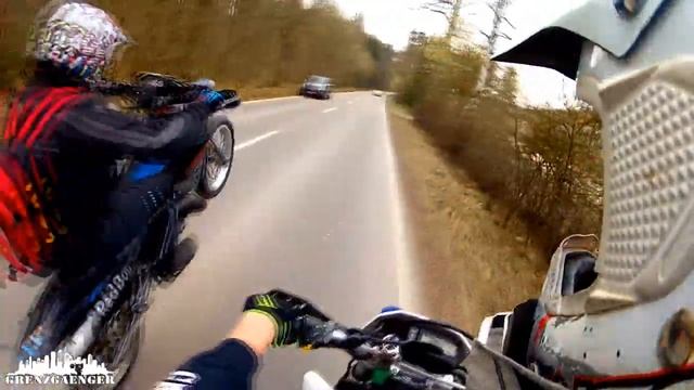 Wheelie Action - Husqvarna SM 125 S - KTM EXE 125 - Suzuki DRZ 400 S