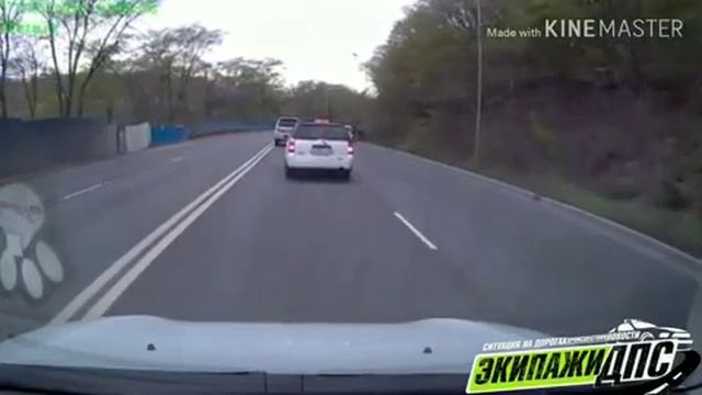 Во Владивостоке водители устроили драку на трассе