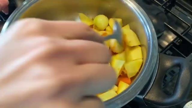 Говядина с овощами.