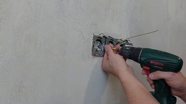 Монтаж розеток и выключателей , Притомский проспект 25 к 3....