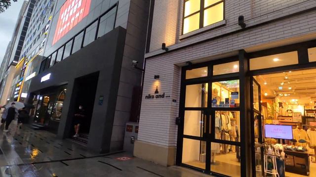 Gangnam Station... Walking On The Rainy Night Streets Of Gangnam, Seoul...