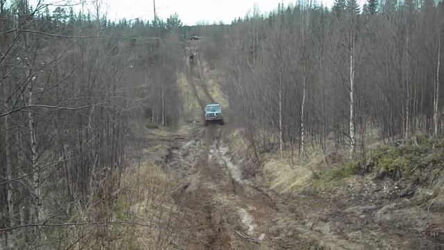 Весенний прорыв 2012. УАЗ в горку, легко.avi